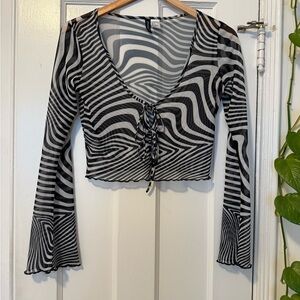 H&M • Black and White Swirl Pattern Blouse
